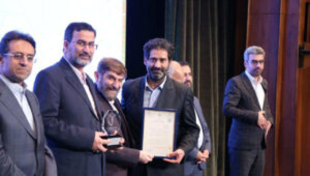 مدیر منابع انسانی ایمیدرو به عنوان “چهره ماندگار حوزه ورزش، صنعت و معدن” معرفی شد مدیر منابع انسانی ایمیدرو به عنوان “چهره ماندگار حوزه ورزش، صنعت و معدن” معرفی شد