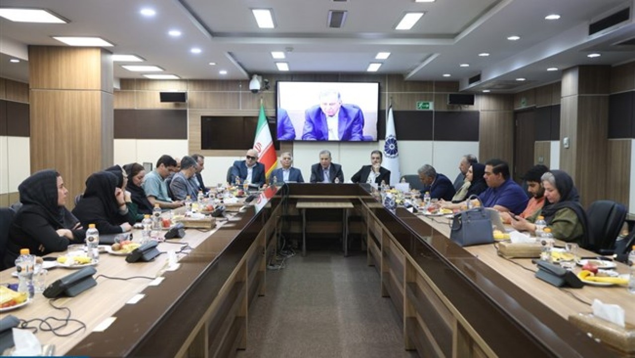 رسالت اتاق ایران ترجیح نگاه ملی به منافع بنگاهی است رسالت اتاق ایران ترجیح نگاه ملی به منافع بنگاهی است